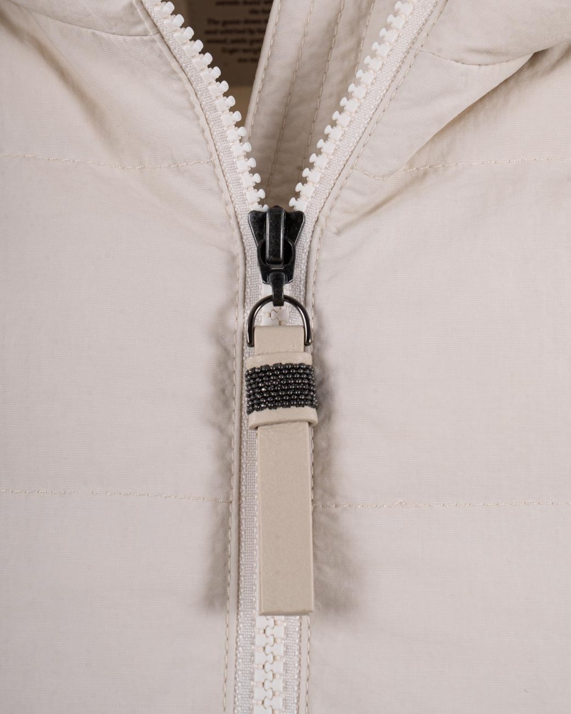 shop BRUNELLO CUCINELLI  Giacchetto: Brunello Cucinelli piumino corto.
Chiusura con zip e doppio cursore.
Fodera in nylon idrorepellente.
Cappuccio regolabile con coulisse.
Decorazione in monile Nickel-free.
Composizione: 74% POLIAMMIDE, 26% COTONE.
Made in Italy.. MD5997699-C1709 number 4133712